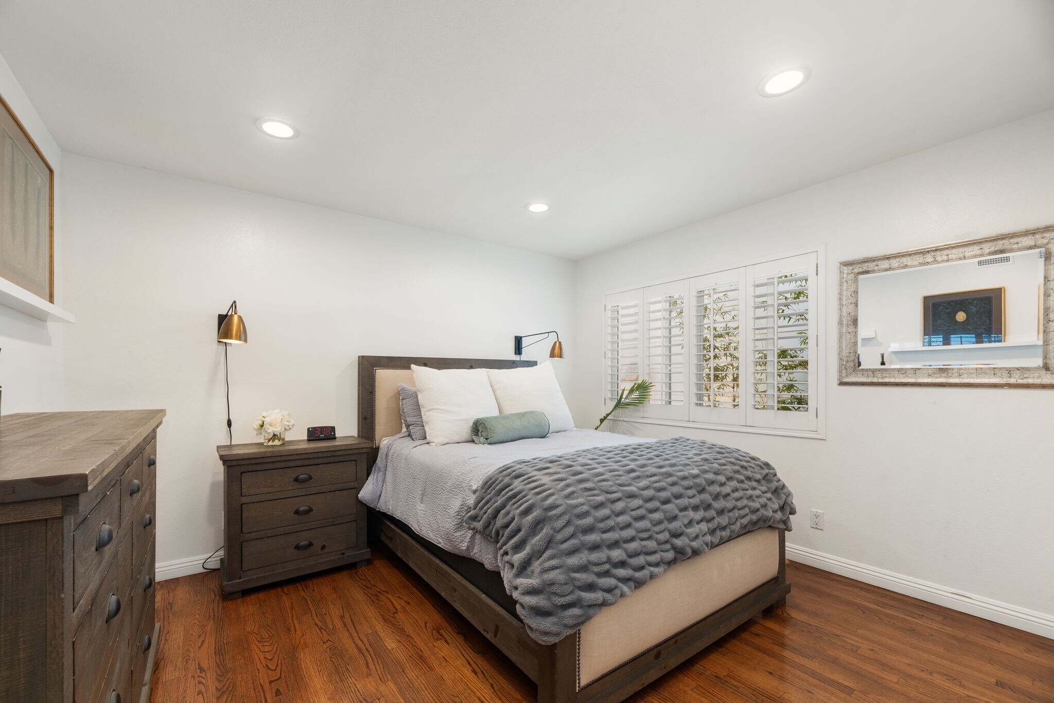 Building Photo - 330 28th St