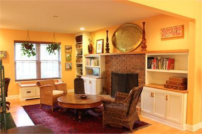 Building Photo - Gorgeous 4/3 Home with fenced yard and garage