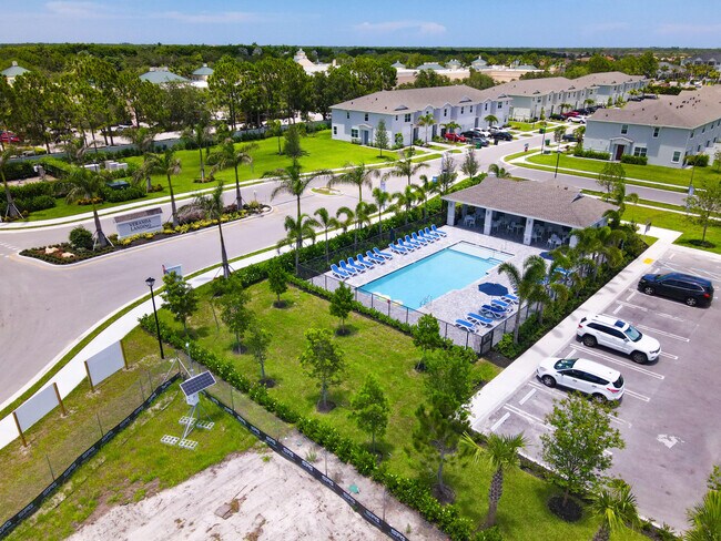 Building Photo - 630 SE Lk Fls St