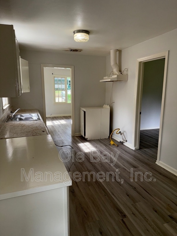 Building Photo - 2207 Webb Ave