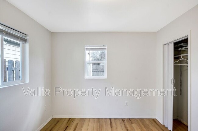 Building Photo - 1130 14th St NE