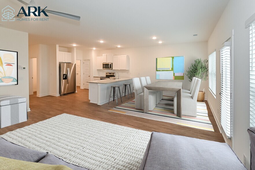 Building Photo - 140 The Heights Dr