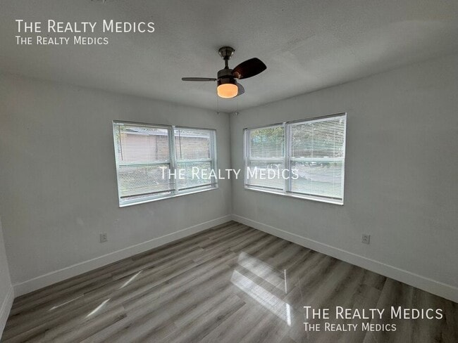 Building Photo - 1150 Overlook Terrace