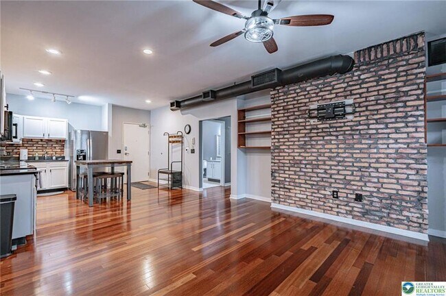 Building Photo - 11 W 2nd St