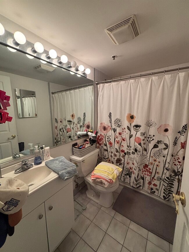 Building Photo - 401 1st St