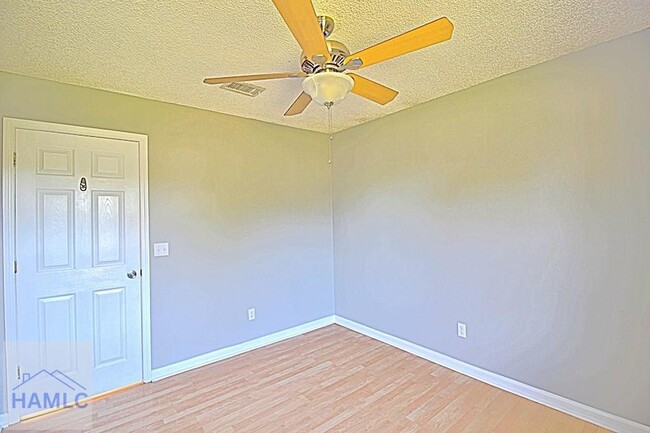 Building Photo - 850 Lyndsi Ln