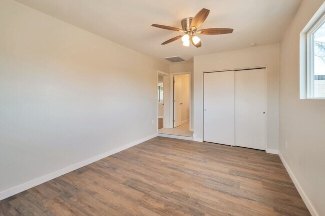 Building Photo - Amazing house on huge lot near ASU