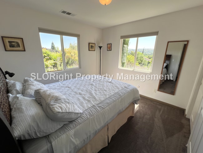 Building Photo - AVAILABLE AUGUST - Gorgeous 3 Bedroom Paso Robles Home