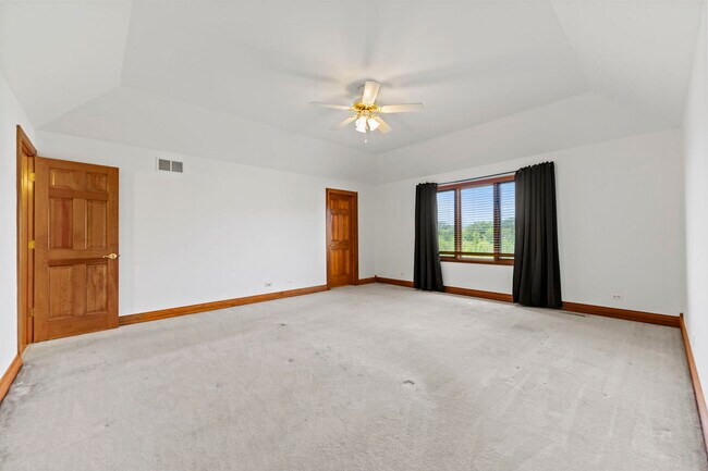 Building Photo - 552 Waters Edge Dr