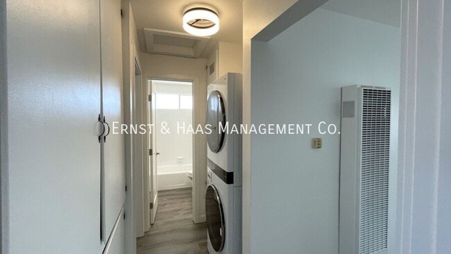 Building Photo - 2120 San Anseline Ave