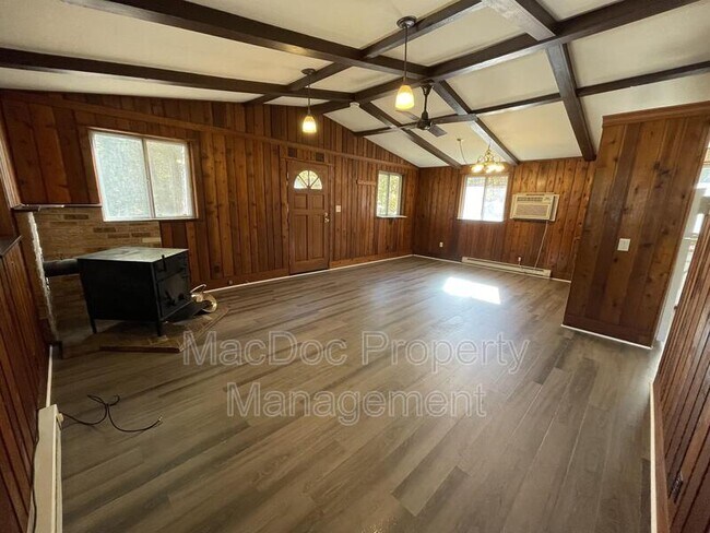Building Photo - 900 Lakeview Pkwy