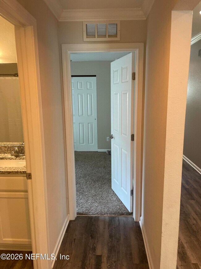 Building Photo - 5549 Broadgate Ct
