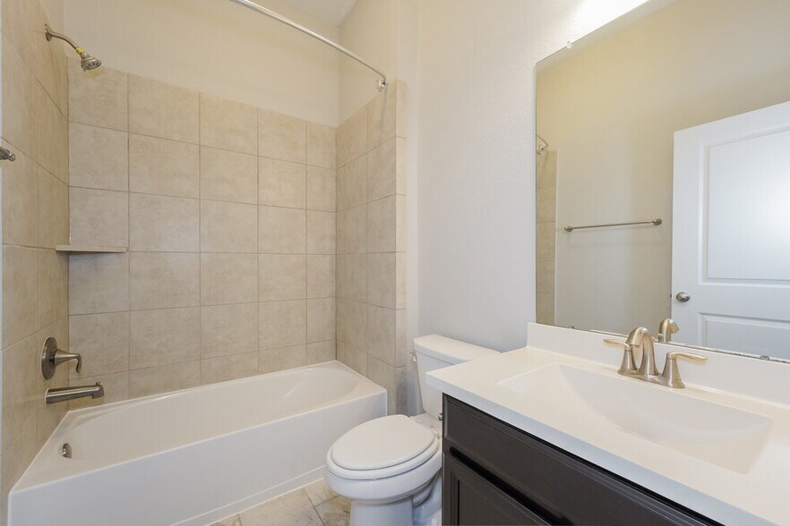 Building Photo - 415 Rocky Briar Ct
