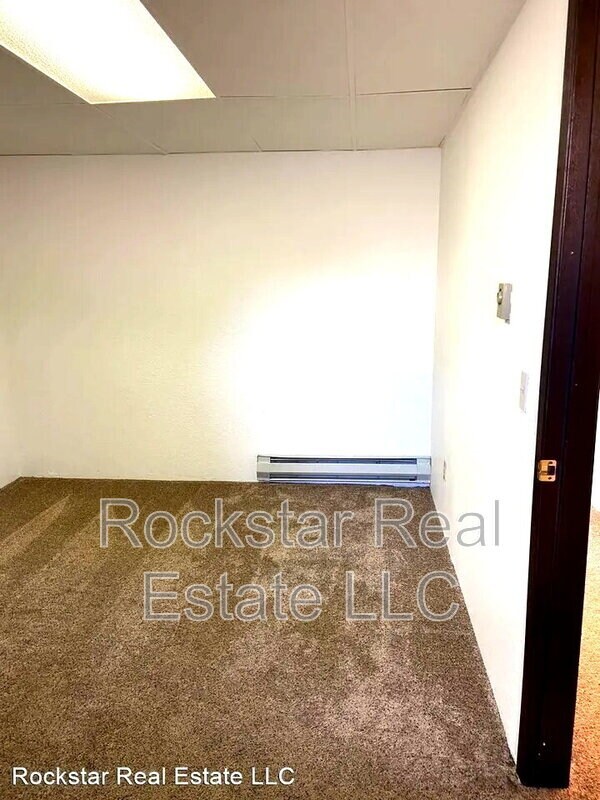 Building Photo - 1307 N Vista