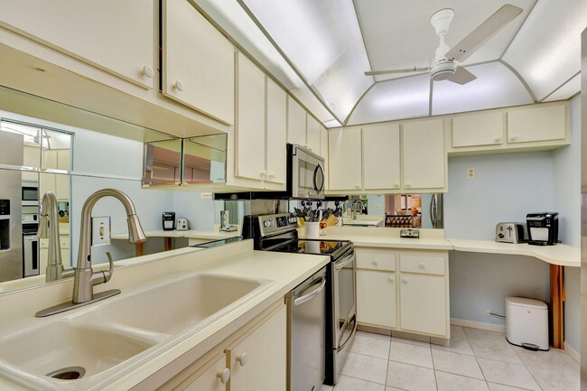 Building Photo - 2800 N Ocean Dr