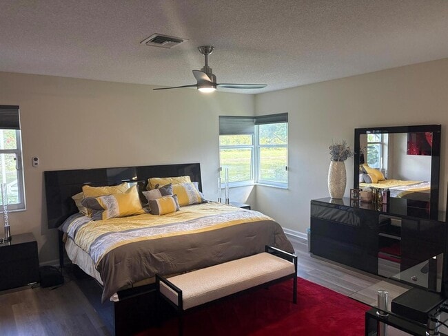 Building Photo - 7275 Summer Tree Dr