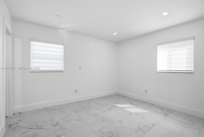 Building Photo - 5521 SW 104th Ave