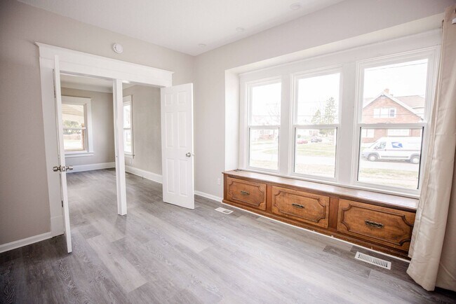 Building Photo - 1101 Radcliffe Dr