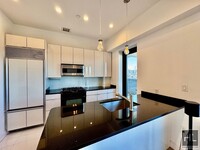 Building Photo - Stunning 2 bed, 2 bath PH with massive ter...