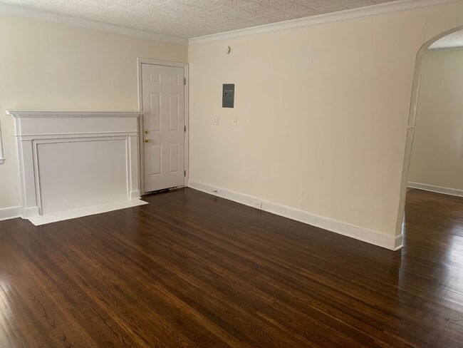 Building Photo - Charming Two Bedroom Home in Enderly Park!