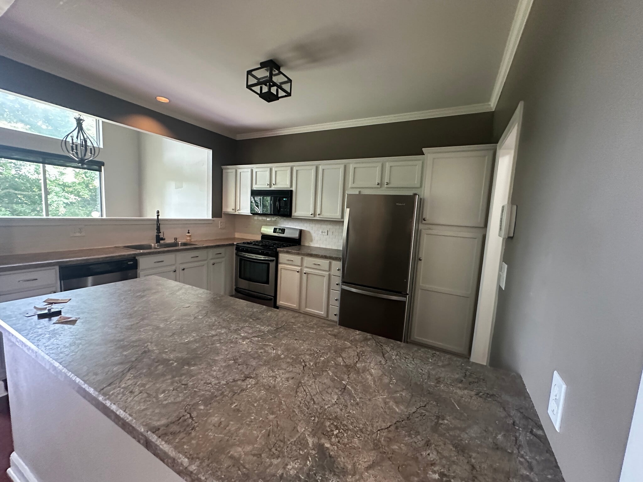 Building Photo - 2060 Waverly Ln