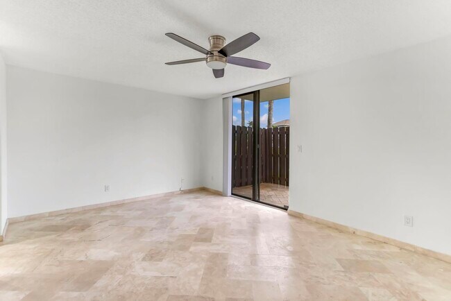 Building Photo - 5790 Fox Hollow Dr