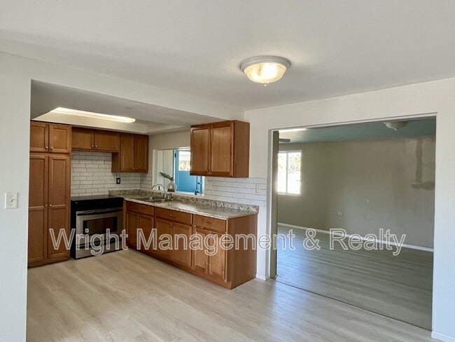 Building Photo - 3907 Luma Dr