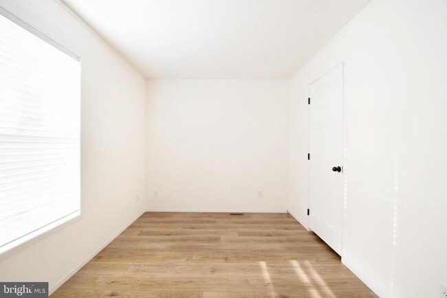 Building Photo - 161 Carnation Dr