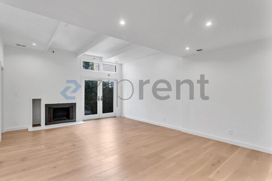 Building Photo - 1242 Francisco St