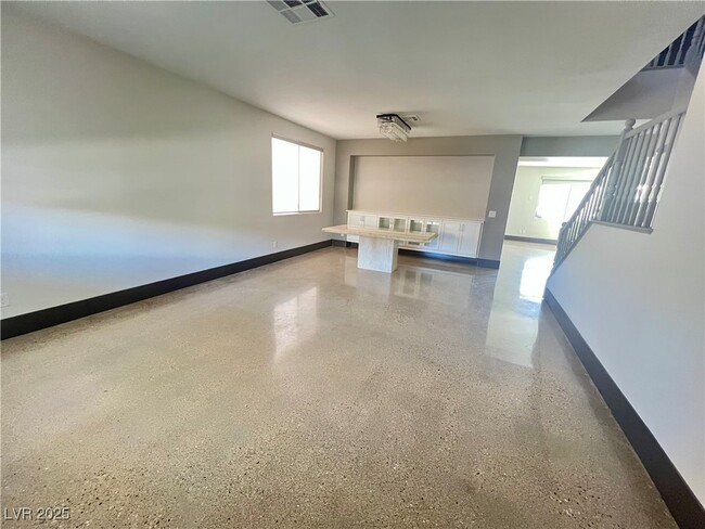 Building Photo - 604 Celso Ct