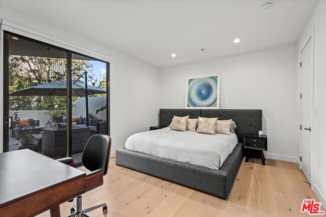 Building Photo - 2102 Century Park Ln