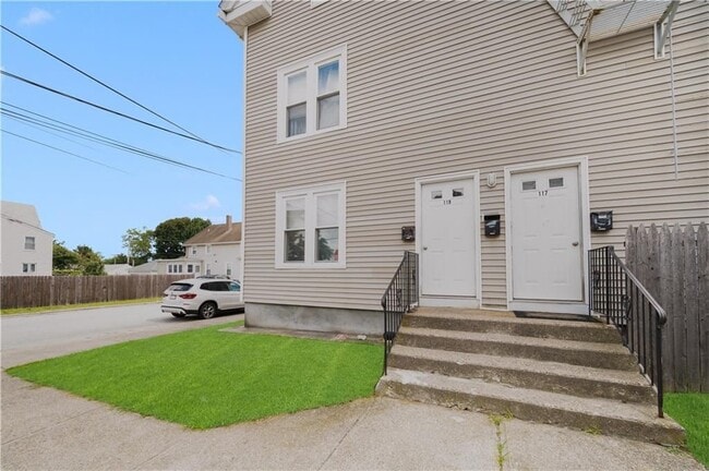 Building Photo - 117 Englewood Ave