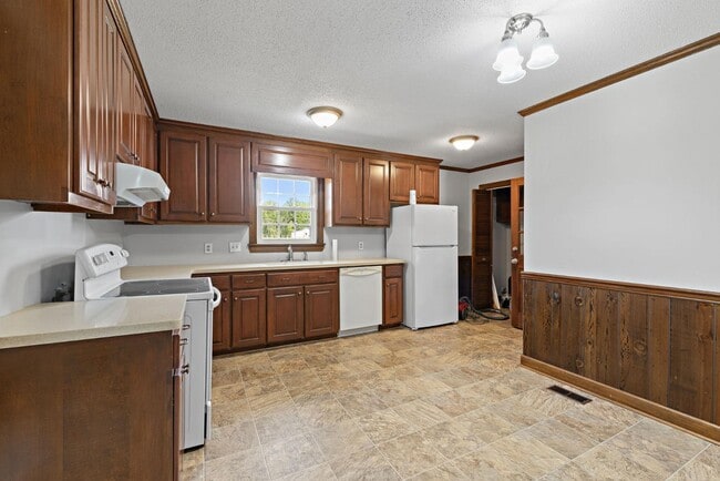 Building Photo - 315 Holland Hill Dr