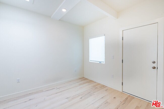Building Photo - 7273 Birdview Ave