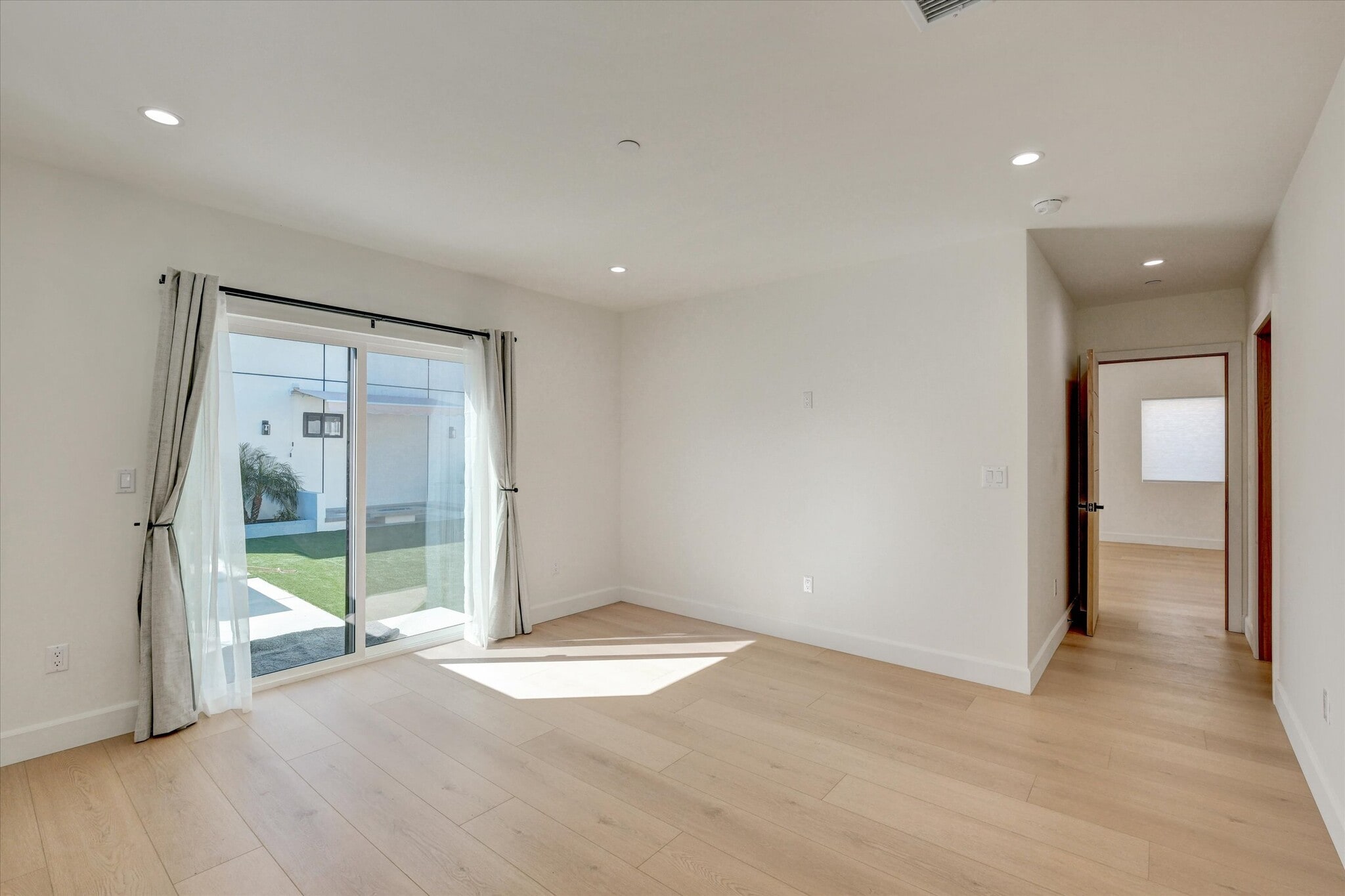 Building Photo - 5348 Thornburn St