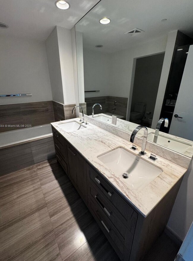 Building Photo - Oceana Key Biscayne Large 3 bedroom for rent