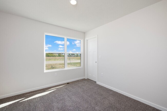 Building Photo - 2565 S Cheri Dr