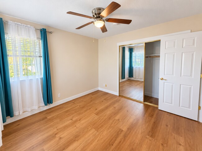 Building Photo - 3071 Crestablanca Dr