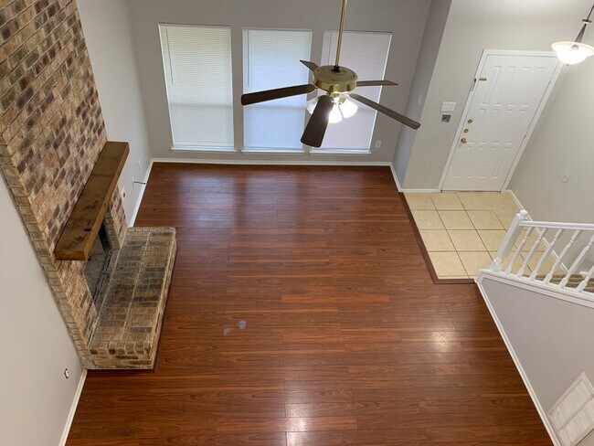 Building Photo - Great Floor Plan
