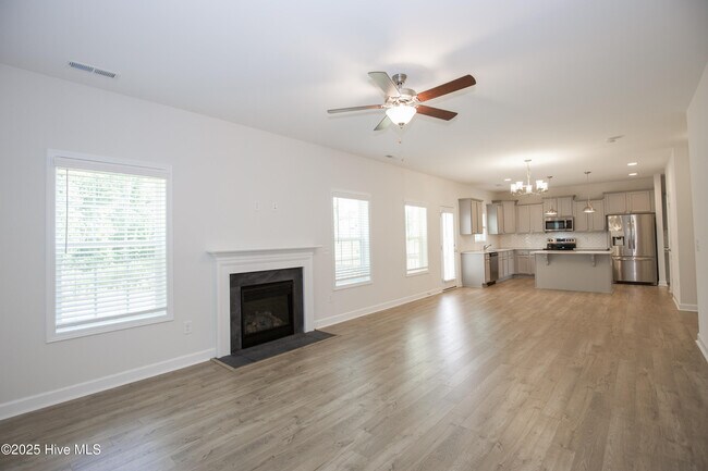 Building Photo - 1170 Camellia Dr