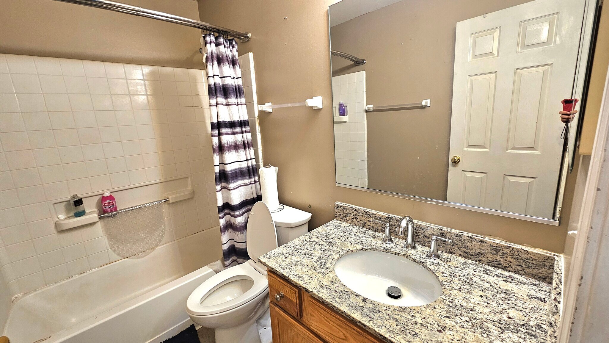 2nd bathroom - 1421 Meadowsedge Ln