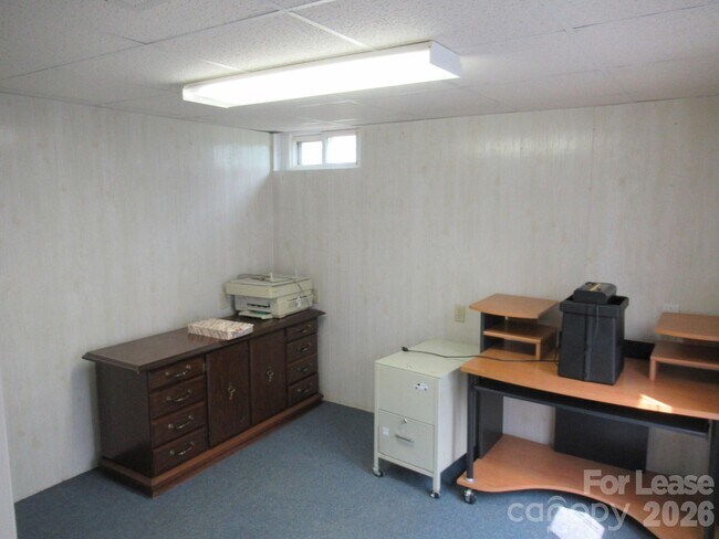 Building Photo - 1357 Beal Rd