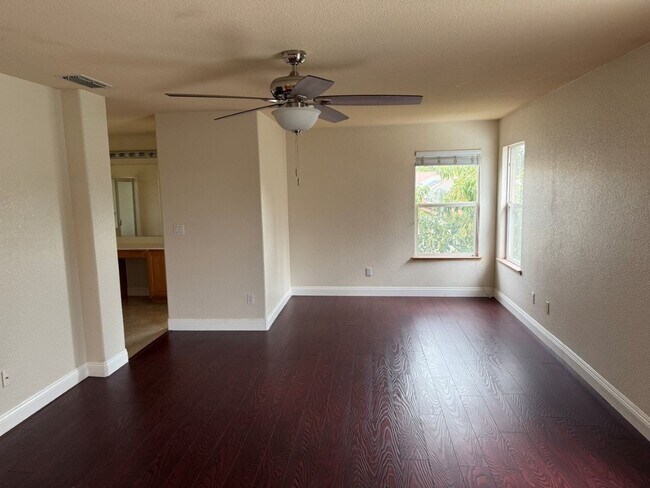 Building Photo - Modern 4 Bedroom w/ Loft Stonegate Area Vacaville *Star Rentals