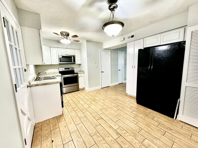Building Photo - 1605 Fawn Vista Dr N