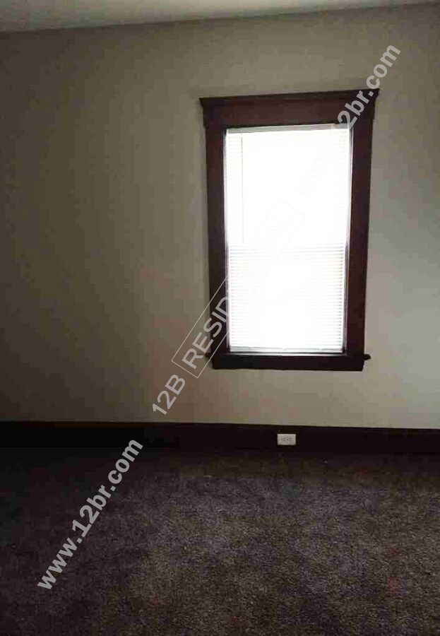 Building Photo - 2-Bedroom Home Near Freeway Access
