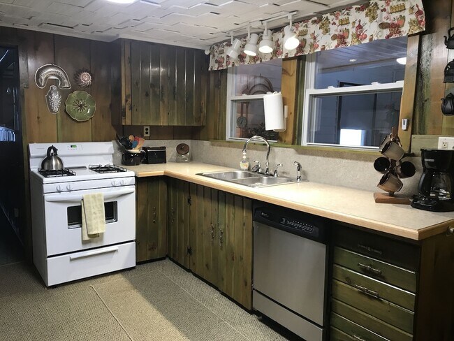 Building Photo - 164 Eddie Martin Rd