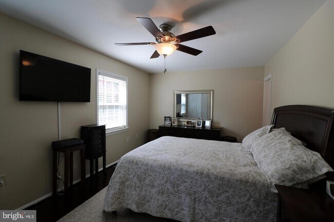 Building Photo - 748 Azalea Dr