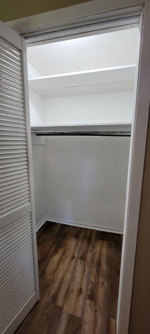 Building Photo - Gorgeous fully remodeled 3 bedroom/1&1/2 b...