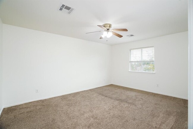 Building Photo - 140 Opal Lake Dr