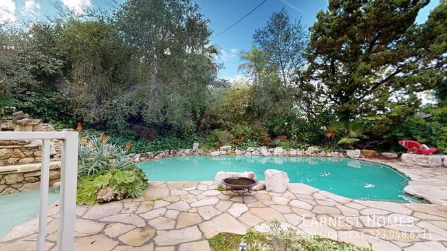 Building Photo - 4121 Hayvenhurst Dr